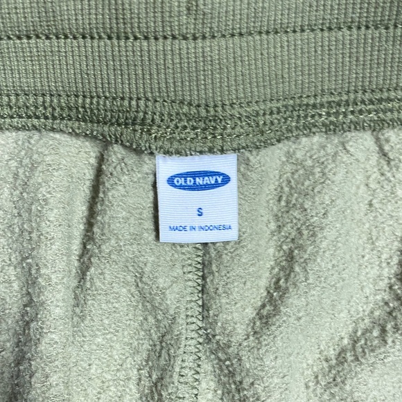 Women’s  Camouflage Jogger Pants - Picture 2 of 2